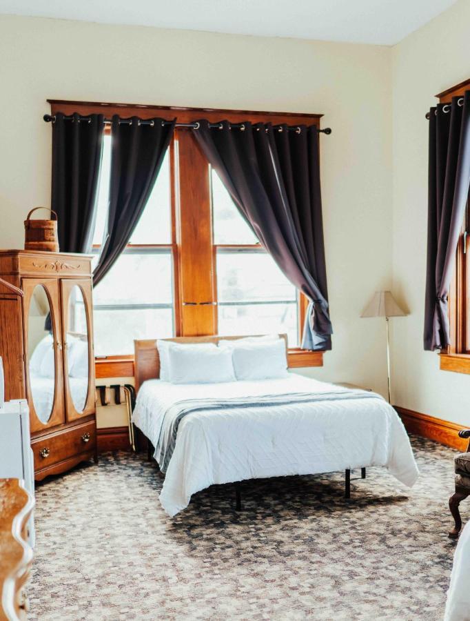 Town Hall Inn Lead Εξωτερικό φωτογραφία