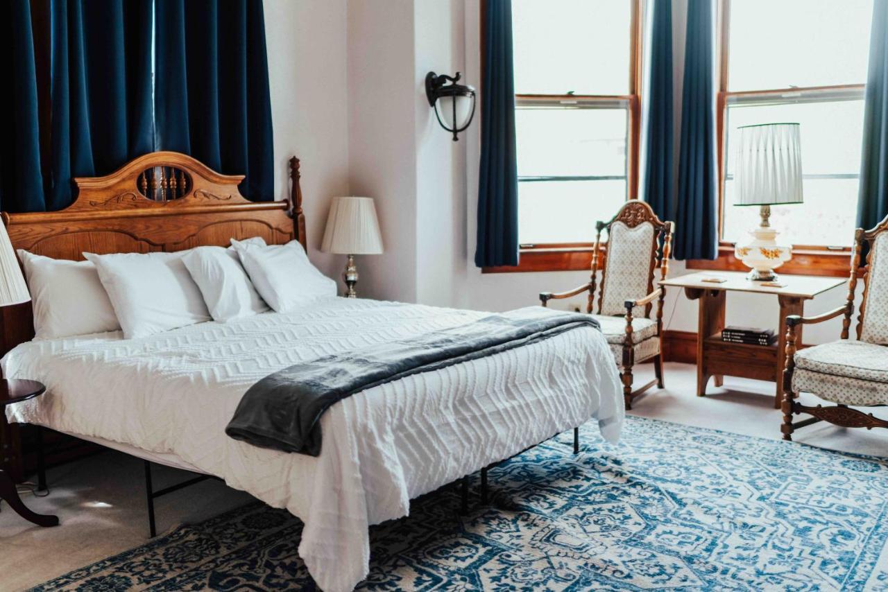 Town Hall Inn Lead Εξωτερικό φωτογραφία