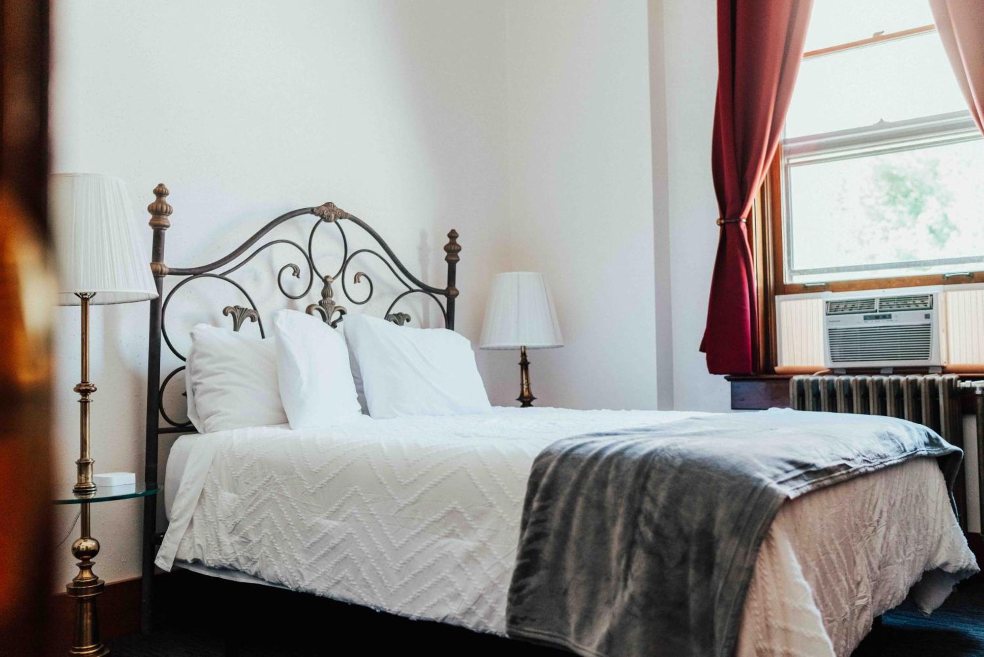 Town Hall Inn Lead Εξωτερικό φωτογραφία