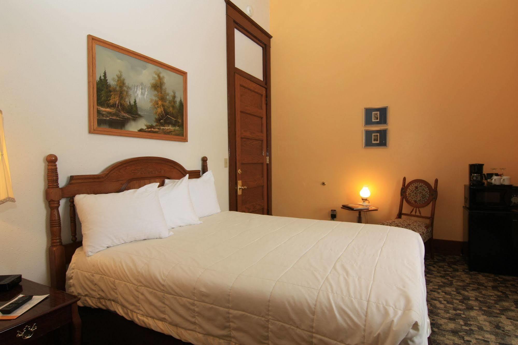 Town Hall Inn Lead Εξωτερικό φωτογραφία