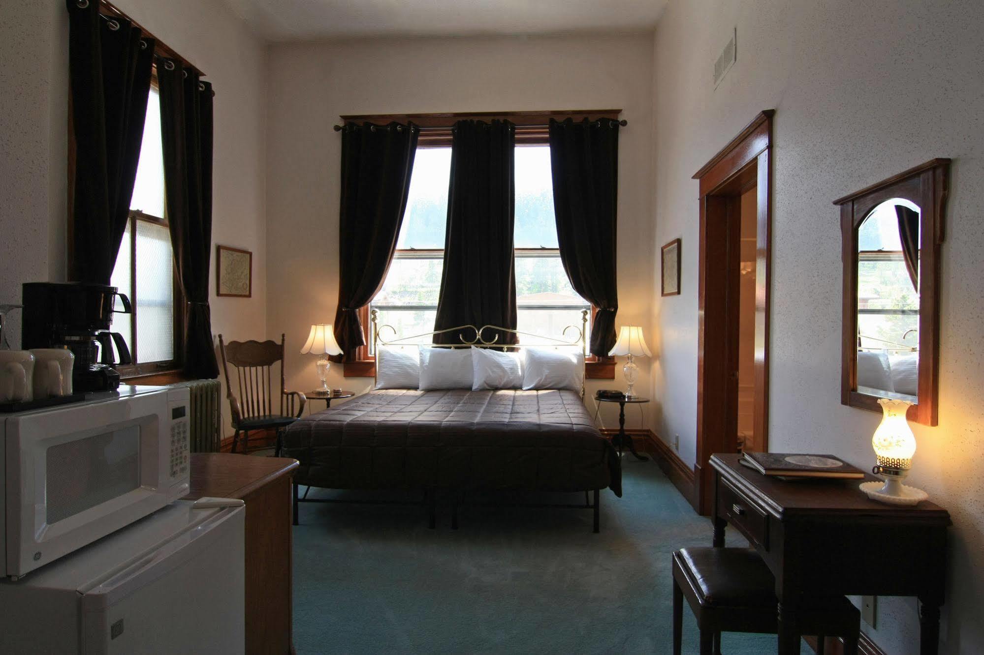Town Hall Inn Lead Εξωτερικό φωτογραφία